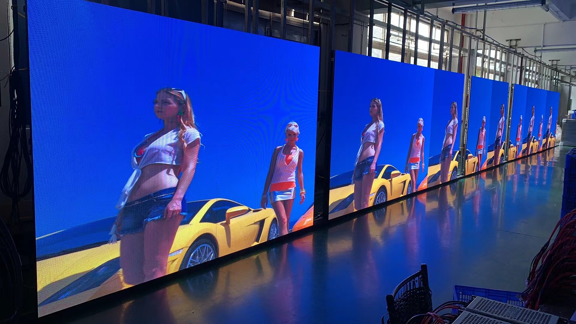 Nuevo cartel Led Digital de alta definición para exteriores que hace publicidad de una pantalla comercial Led gigante grande